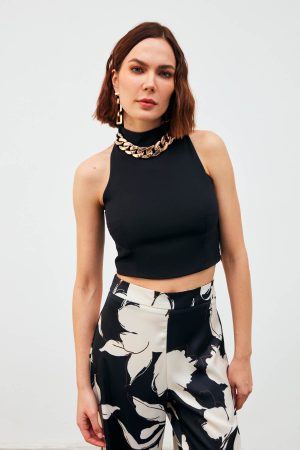 zincir-aksesuarli-crop-bluz-siyah-f87e11