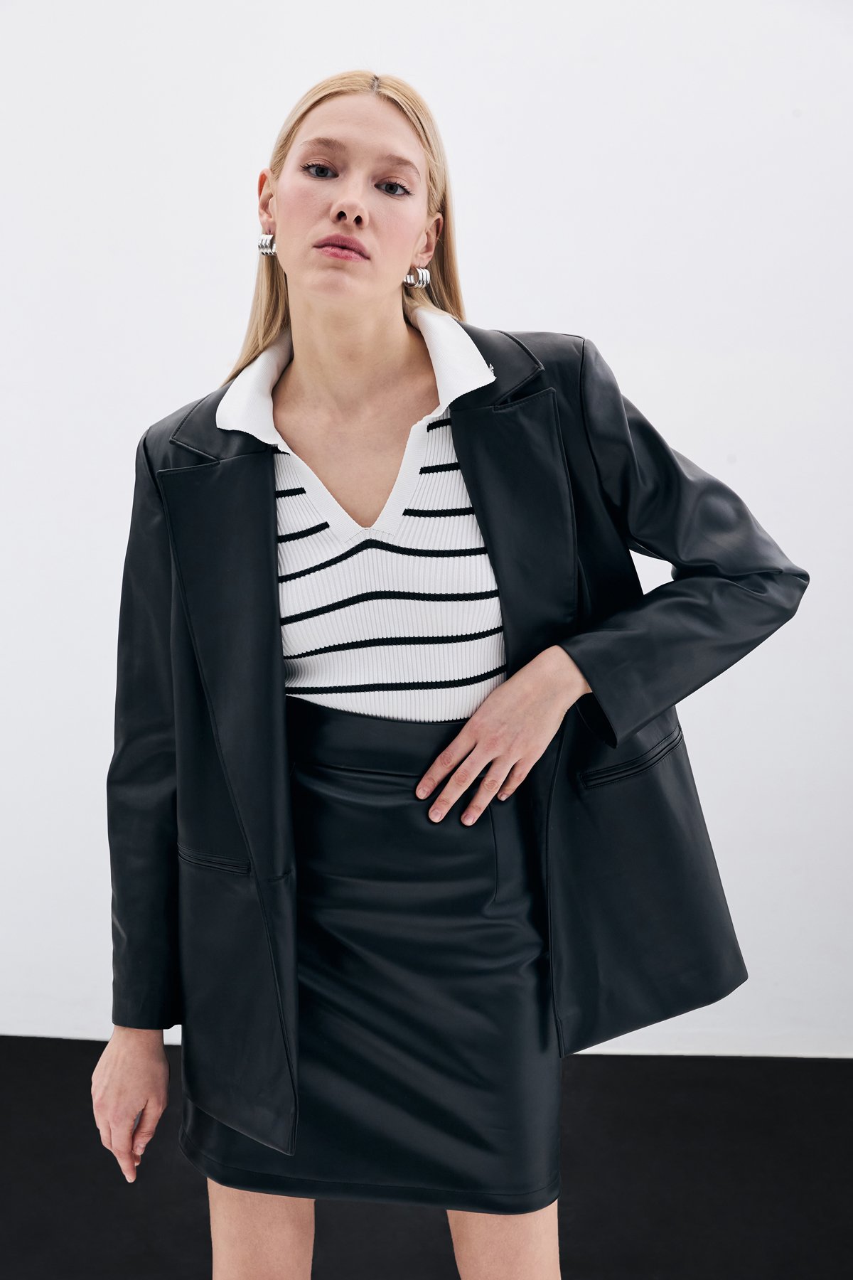 sardonlu-deri-etek-siyah-96f0af